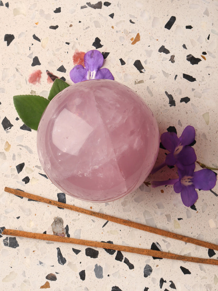 Lavender Rose Quartz Sphere L | One Colour-Image 1
