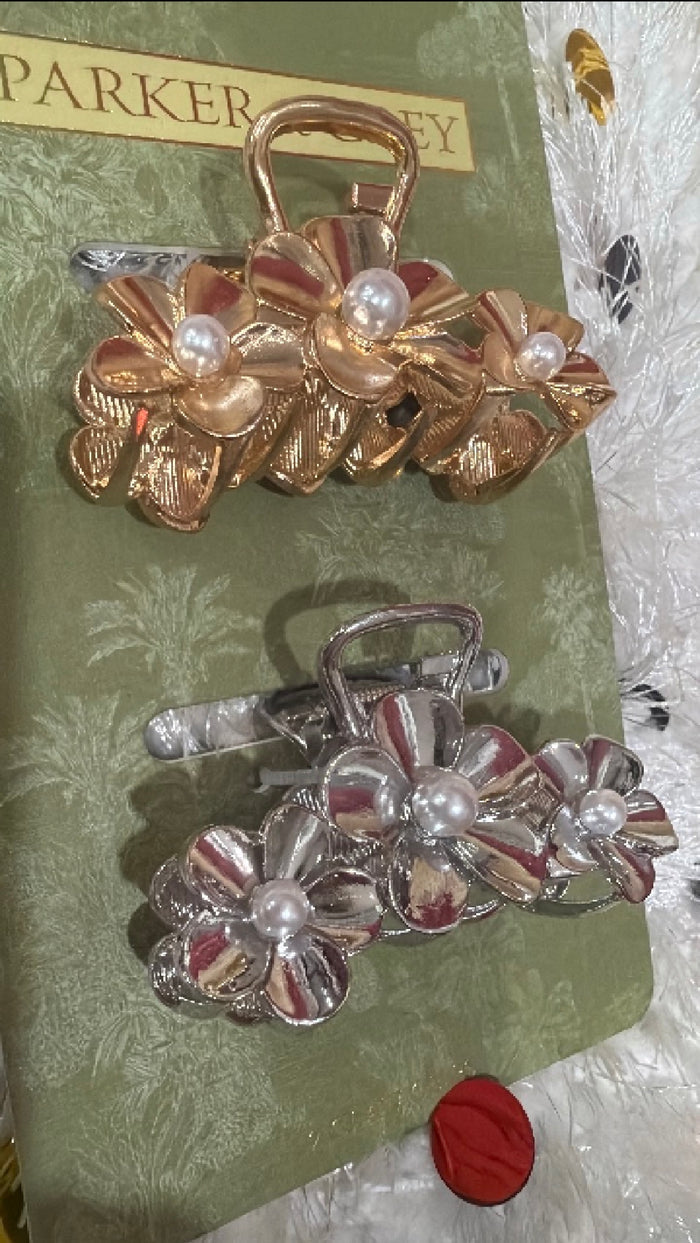 Metal hair claw clips with faux pearl flower design, 2-piece set in gold and silver tones