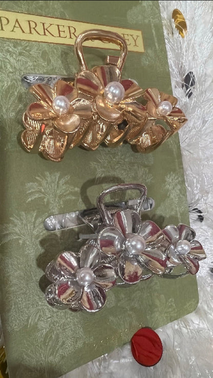 Metal hair claw clips with faux pearl flower design, 2-piece set in gold and silver tones